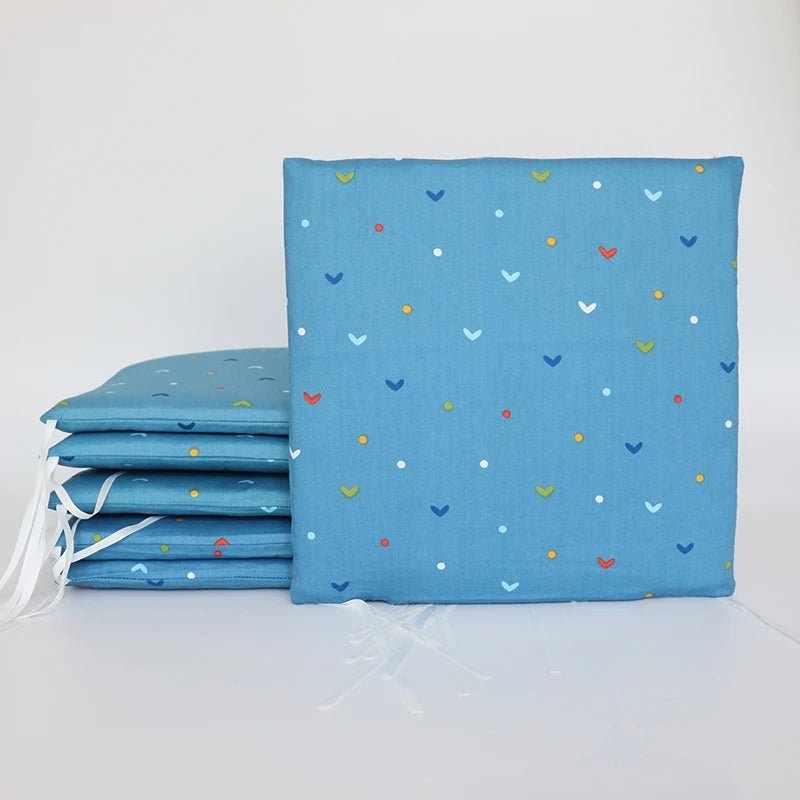 Tour de Lit Bleu Confo Poupon - 6 Coussins Doux
bleus avec coeurs