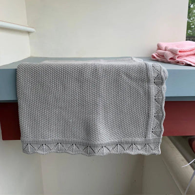couverture en coton grise