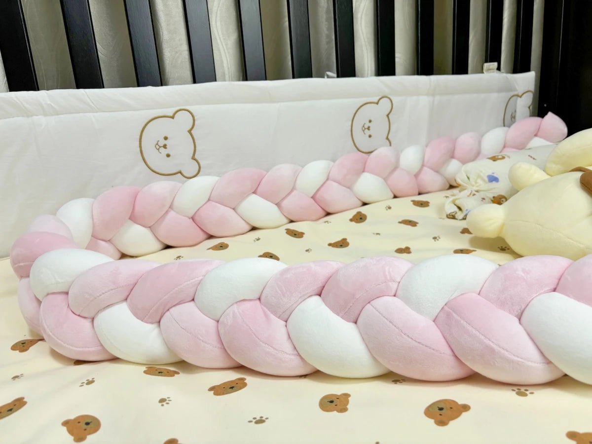 tour de lit bébé tressé rose blanc