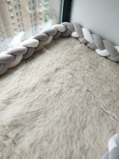 Tour de Lit Tresse Nid Douillet - Cocon Sécurisé
tresse de lit bébé gris et blanc