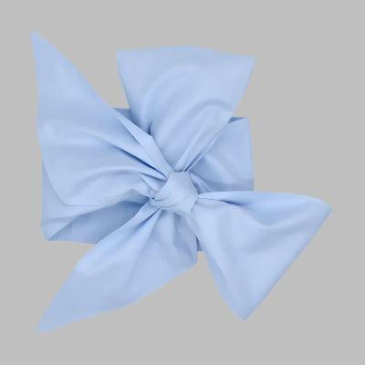 une couverture pour emmaillotage light bleu