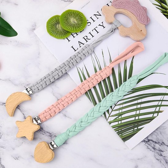Attache tetine en bois 3 modeles coeur lune etoile