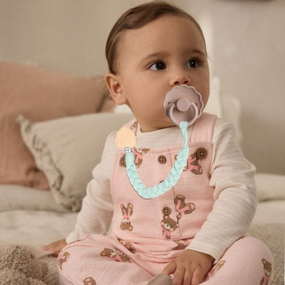 Attache tetine en bois petites filles