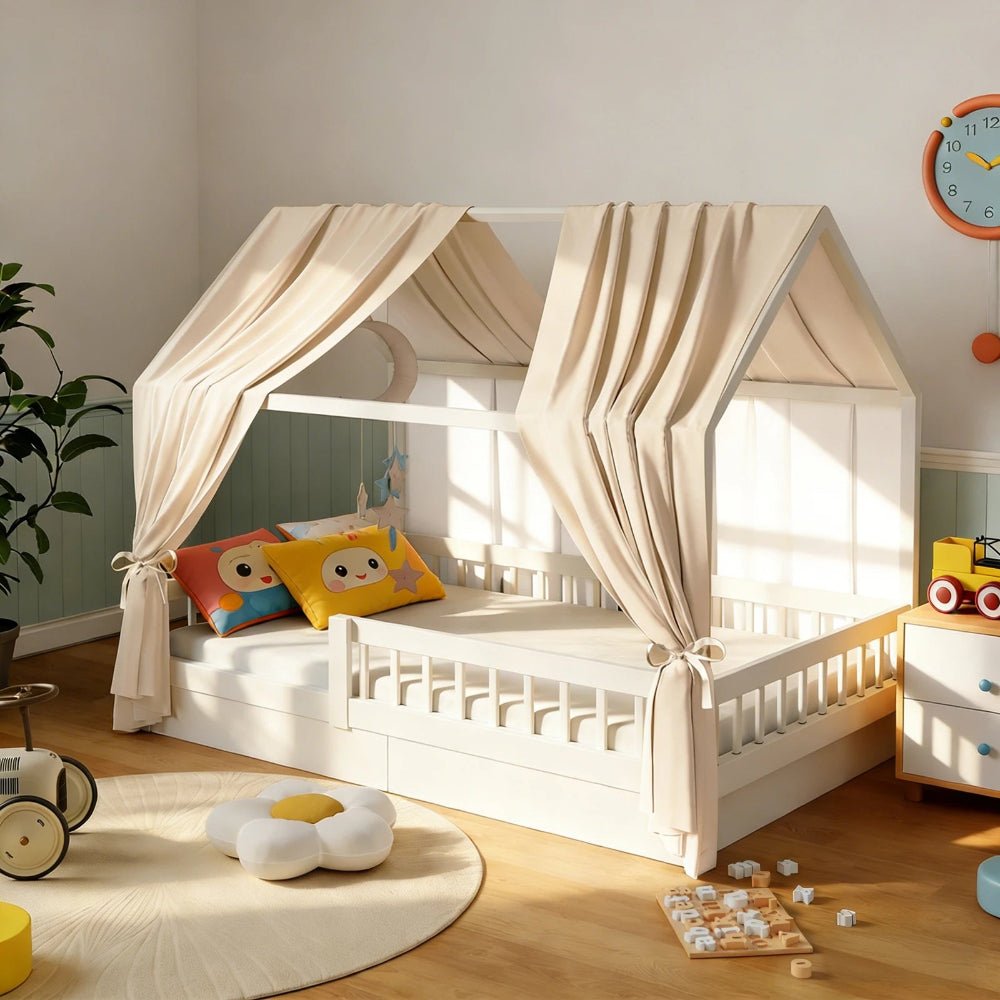 Ciel de Lit Bébé Garçon decors avec mobile de lit pour bebe et coussins de couleurs