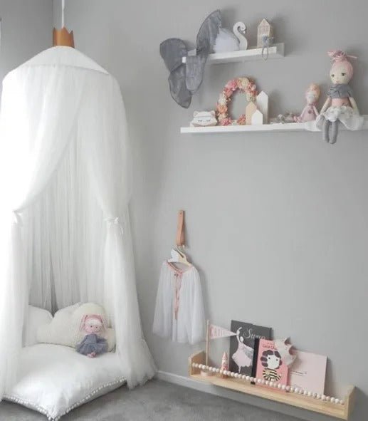 Ciel de lit blanc transparent
