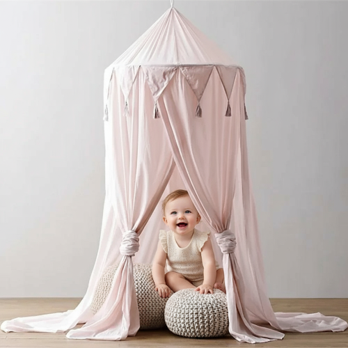 Ciel de lit rose avec couchette Petite fille sous la tente