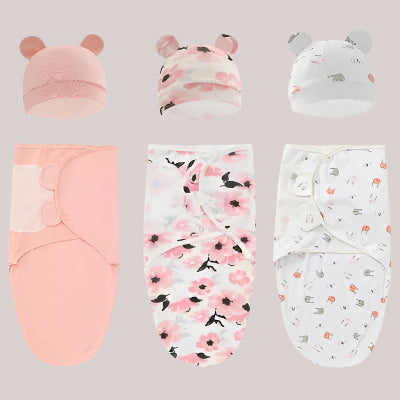 Une couverture emmaillotage bébé pour fille 
