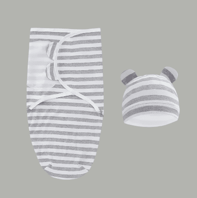 Une couverture emmaillotage bébé grise capuche 