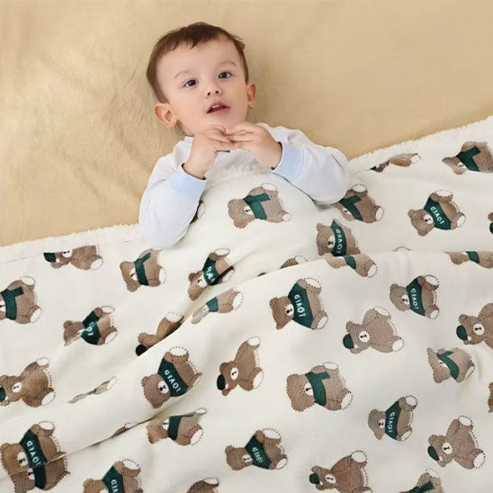 Un couverture chaude et douce ourson avec un bébé