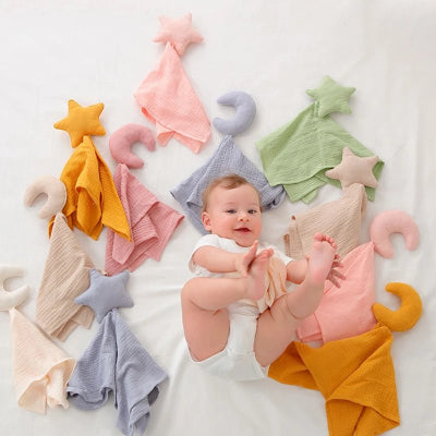 Doudou Bébé Fille heureuse