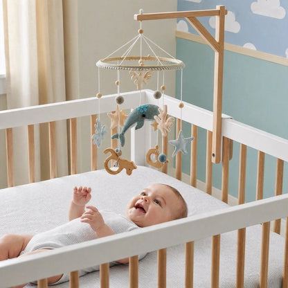 Mobile pour bébépetit heureux de voir son mobile 