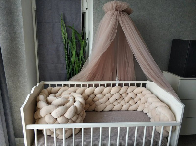 tresse de lit bebe beige chambre de bebe 