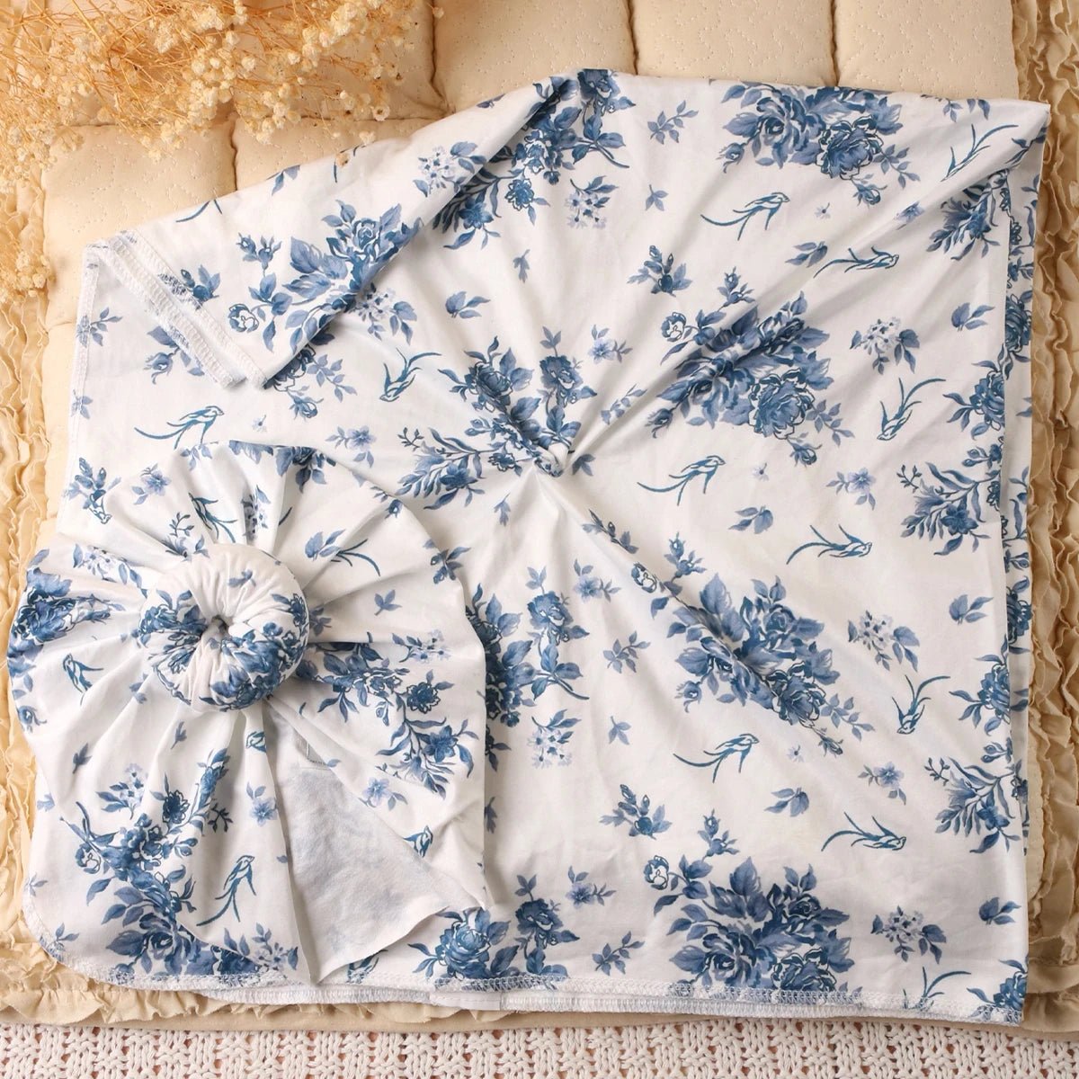 BONNET BEBE fleurs  bleues