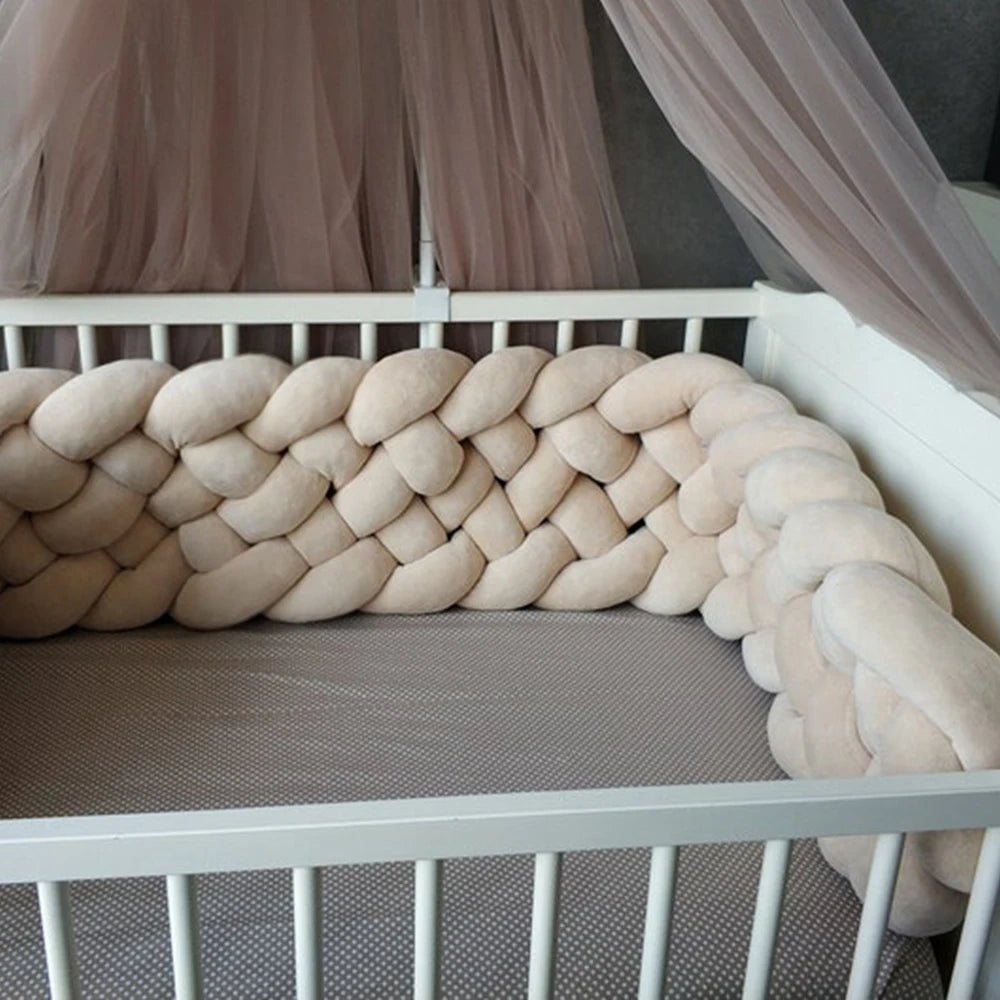 tresse de lit bebe beige ciel de lit rose