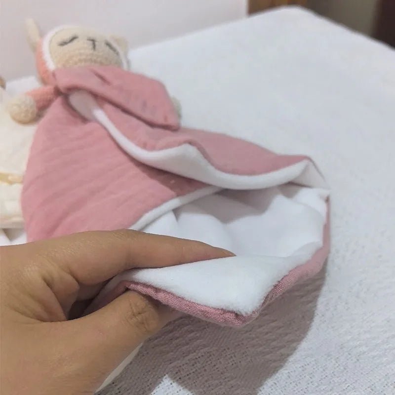 Doudou Bébé Fille Câlin Apaisant - Peluche Enveloppante
Doudou-Bébé-Fille-moeilleux