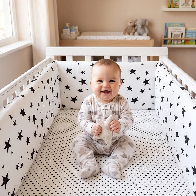 Tour de lit complet pour bebe souriant avec etoiles bleues et toutou etoile
