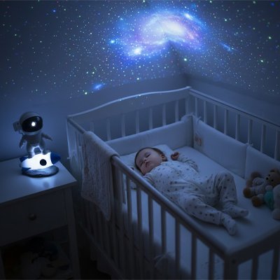 Veilleuse projection bebe dans sa couchette sommeil profond