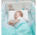 contour lit de bebe Bébé endormi avec oreiller et couverture – literie ourson et lapin turquoise