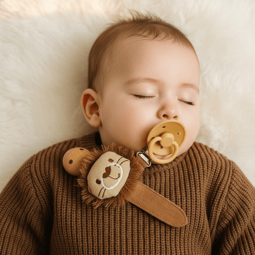 attache sucette pour bebe avec petit Bébé endormi pull marron attache lion