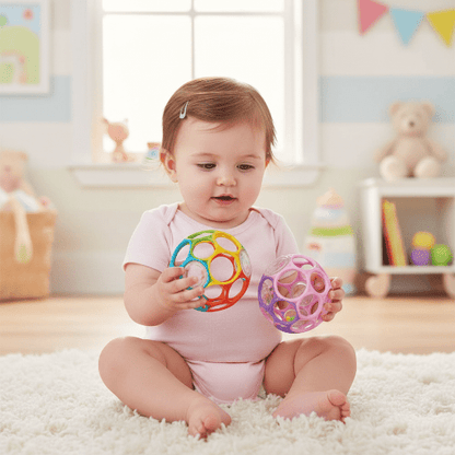 balle sensorielle bebe petit Bébé fille deux balles sensorielles arc-en-ciel rose violet