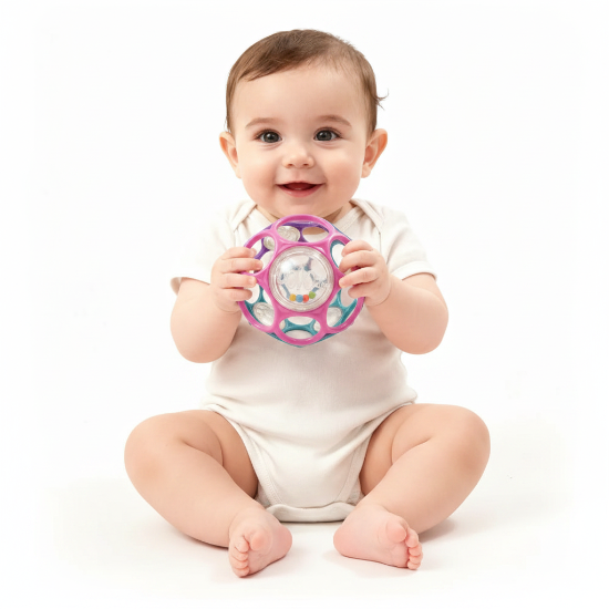 Balle Sensorielle Bébé petit Bébé fille sourit balle sensorielle rose violet fond blanc