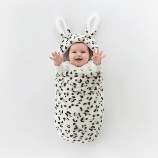 nid d'ange bébé
Bébé souriant bras levés nid ange dalmatien