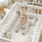 Tresse de Lit 3M Bébé sur le ventre dans le lit tressé