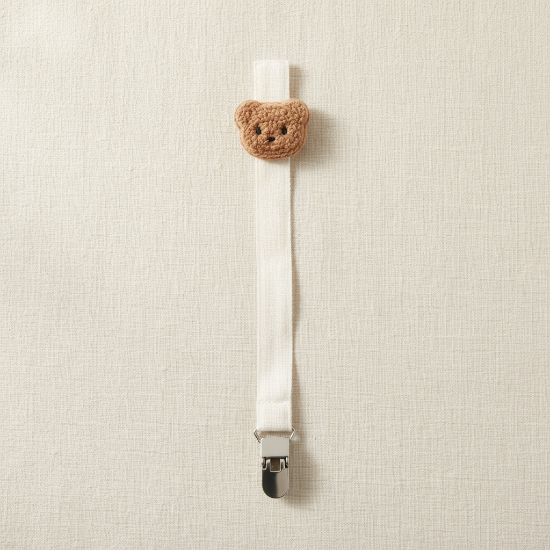 attache tétine coloris blanc avec Clip ourson crème fond ivoire