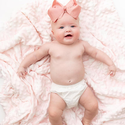 cocon d'emmaillotage fillette rose 
