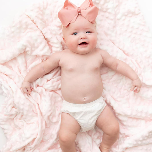 cocon d'emmaillotage fillette rose 
