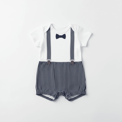 Combinaison bleue avec nœud papillon