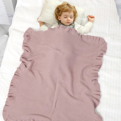 couverture en coton et bébé qui dort