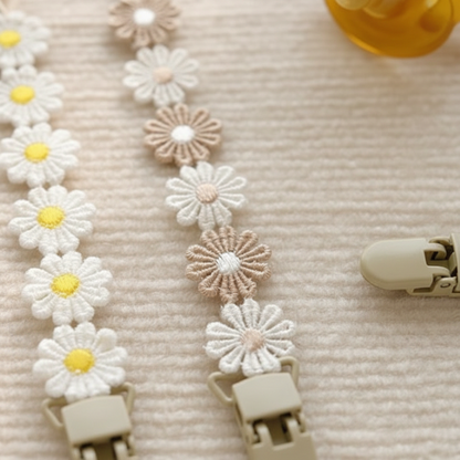 attache sucette bebe
Détail dentelle attache-sucette