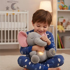 doudou pour bébé garçon assis avec sourire