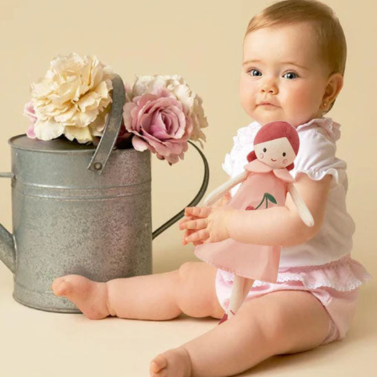 doudou bébé fille avec pot de fleurs et poupée 