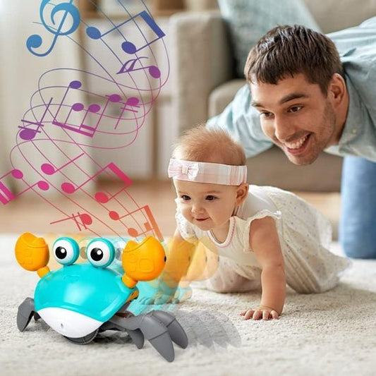 eveil musical bebe fillette qui rampe avec papa