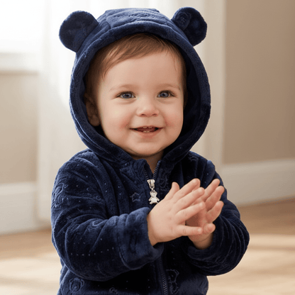 Combinaison bebe nounours Gros plan bébé combinaison nounours carré