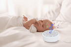 veilleuse bruit blanc et lumiere Gros plan bébé endormi machine bruit blanc