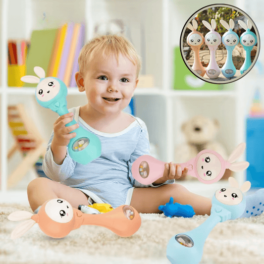 hochet bébé de couleurs assortis qui stimule le sens auditif 