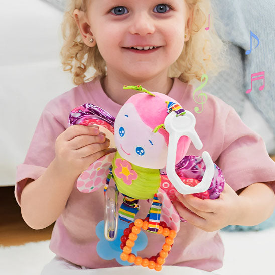 hochet pour bebe papillon avec fillette qui sourit