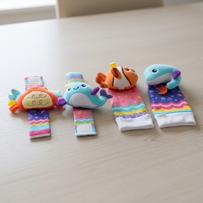 Hochet Bébé 4 Pièces Bracelets et Chaussettes Sensoriels hochets bebe couleurs