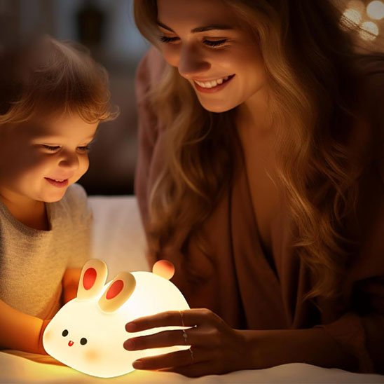 lapin Veilleuse bébé enfant et maman yeux illuminé