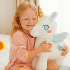 licornes peluches fillette les yeux fermees 