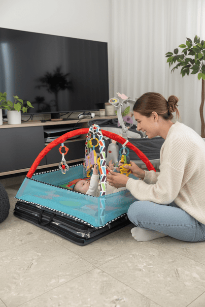 tapis d eveil
Maman bébé parc rouge bleu