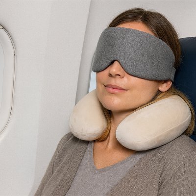 Masque de sommeil maman relaxe en avion