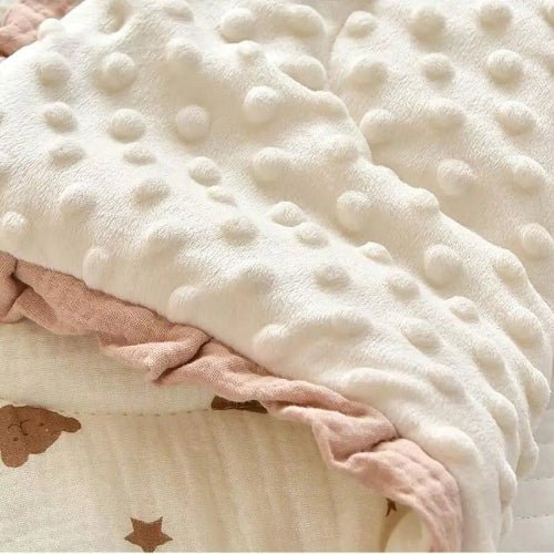 couverture enveloppante bébé et matelas lit bébé
petite et moelleuse 