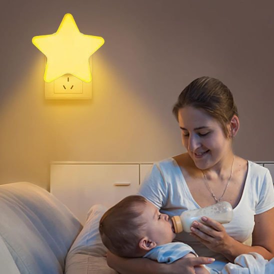 meilleur veilleuse pour bebe
maman et biberon