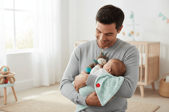 Doudou Bébé Fille Lien d'Amour - Peluche Douce
Papa et bébé avec doudou âne