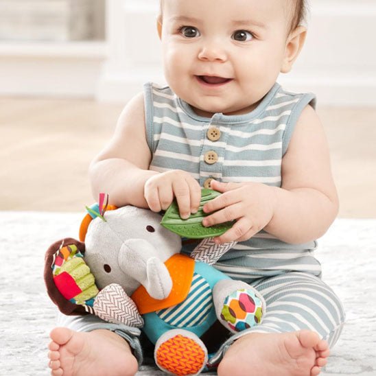 peluche musicale bebe d’un éléphant gris 