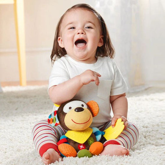 peluche musicale bebe
 d’un singe avec jouet de dentition et large sourire de bébé 